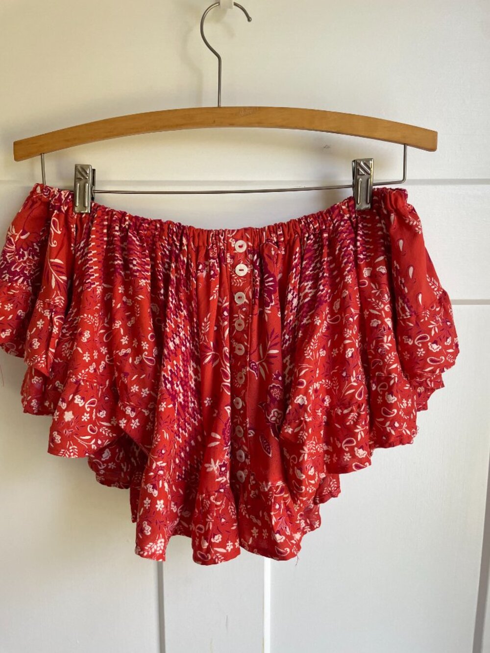 Angie Boho Off Shoulder Bandana Print Ruffle Crop Top Red Western Paisley - Picture 7 of 9